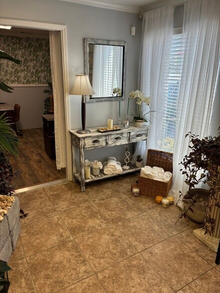 More Photos Of 737 Main St, Stone Mountain Office For Lease