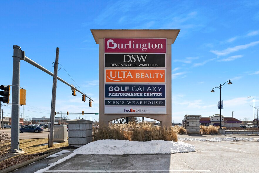 More Photos Of 6601-6621 N Illinois St, Fairview Heights Department Store For Sale