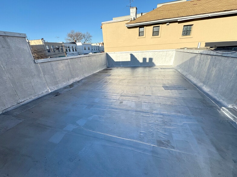 More Photos Of 6308 Bay Pky, Brooklyn Flex For Sale