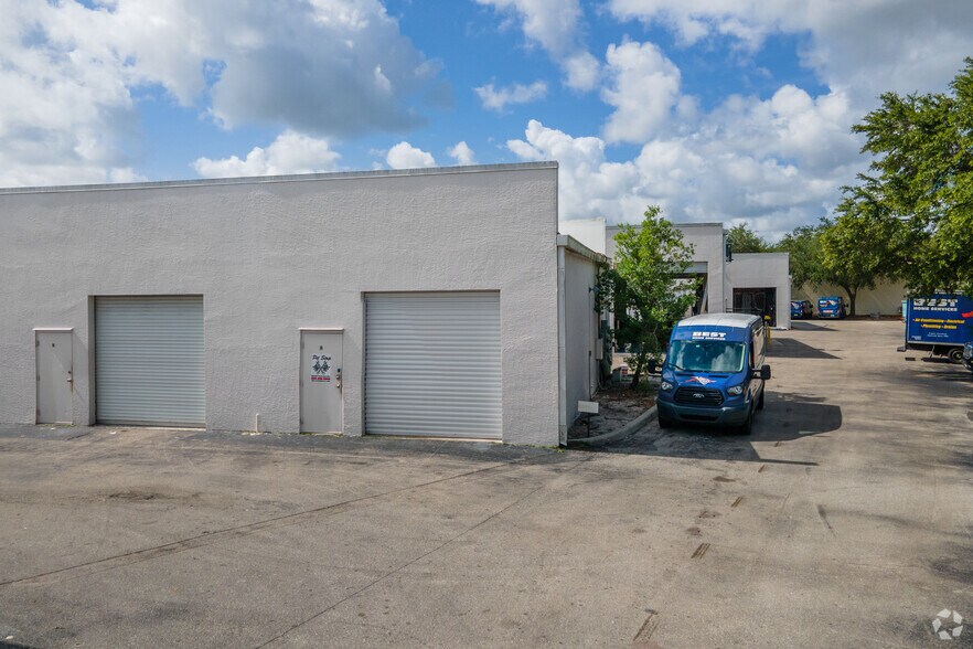 More Photos Of 1455 Rail Head Blvd, Naples Warehouse For Lease