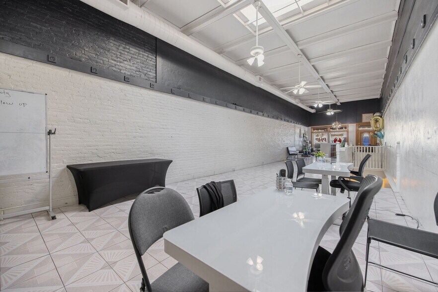 More Photos Of 143 E Tulare Ave, Tulare Storefront For Sale