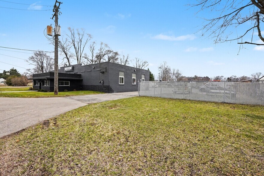 More Photos Of 5650 Jamestown Rd, Shelby Township Warehouse For Sale