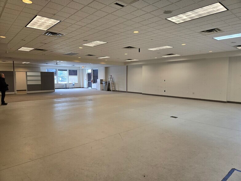 More Photos Of 1100 Bennett Rd, Bowmanville Office For Lease