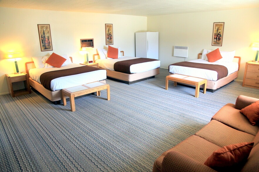 More Photos Of 227 N Hwy 89, Hatch Hotel For Sale