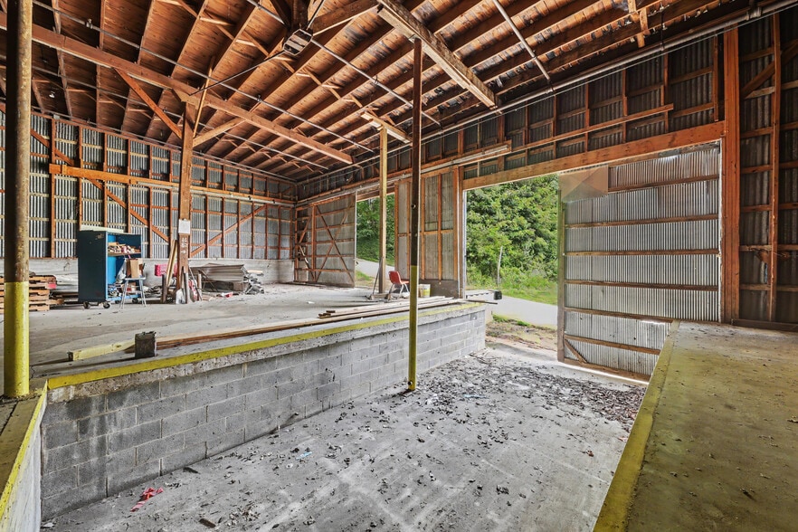 More Photos Of 237 Loretta St, Greeneville Industrial For Sale