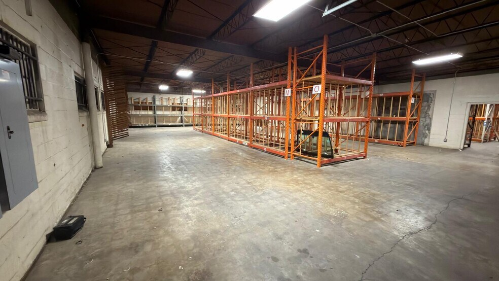 More Photos Of 5440 Gulf Fwy, Houston Warehouse For Lease