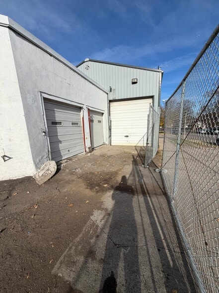 More Photos Of 923 Randolph Ave, Saint Paul Auto Repair For Sale