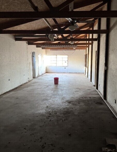 More Photos Of 6114 Lou st, Crystal Lake Warehouse For Lease