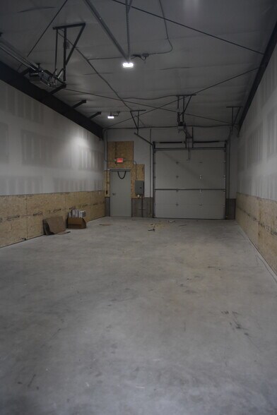 More Photos Of 15 East Summer St, Plantsville Industrial For Lease