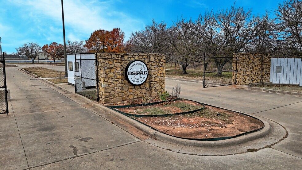 More Photos Of 400 W Martin Luther King Blvd, Duncan Sports And Entertainment For Sale