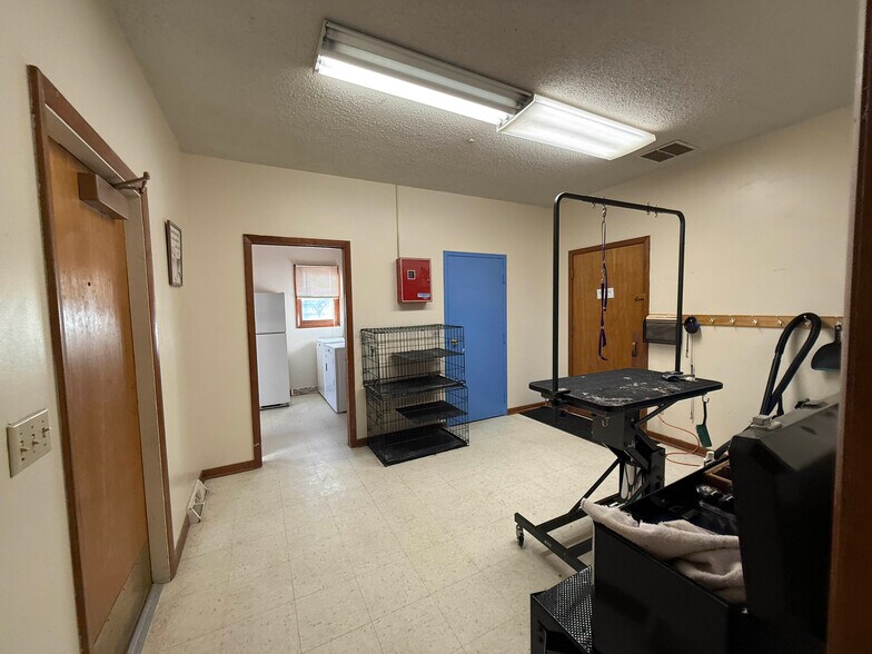 More Photos Of 44003 Road 801, Broken Bow Veterinarian Kennel For Sale