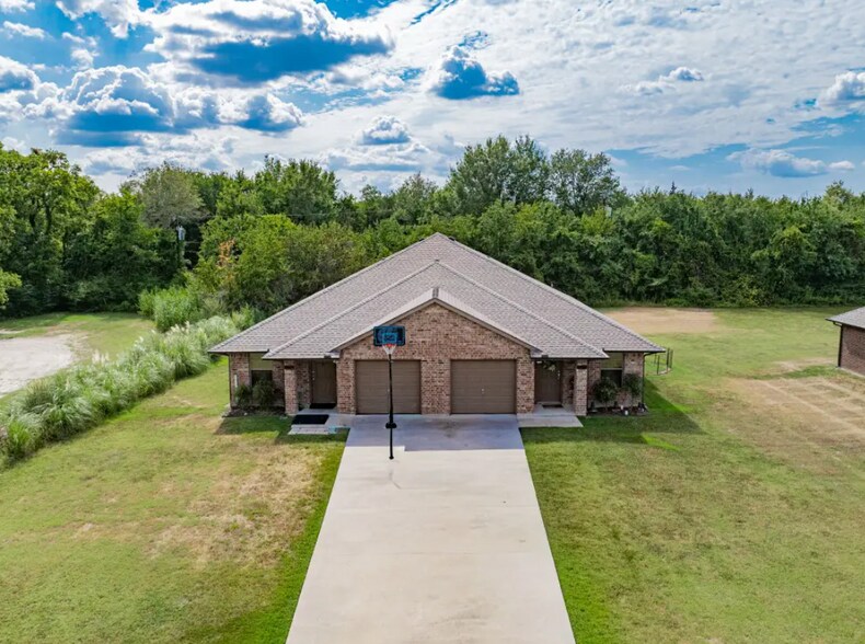 More Photos Of 26 Duplex Portfolio, Commerce Apartments For Sale