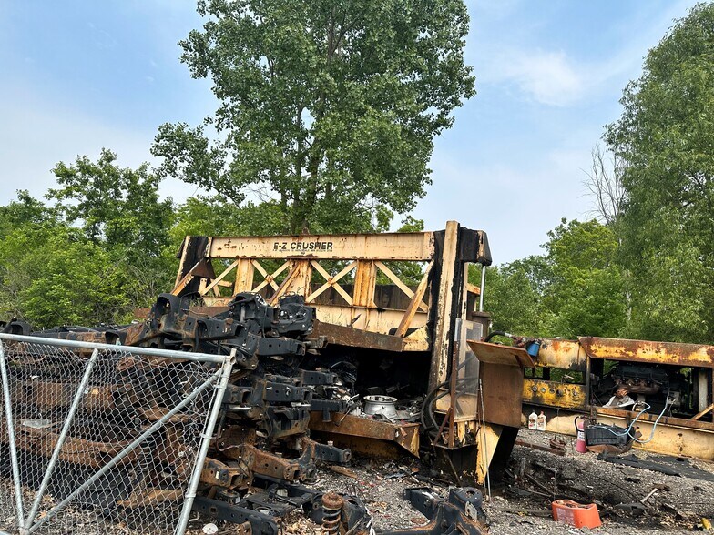 More Photos Of 3127 S Wagner Rd, Ann Arbor Auto Salvage Facility For Sale