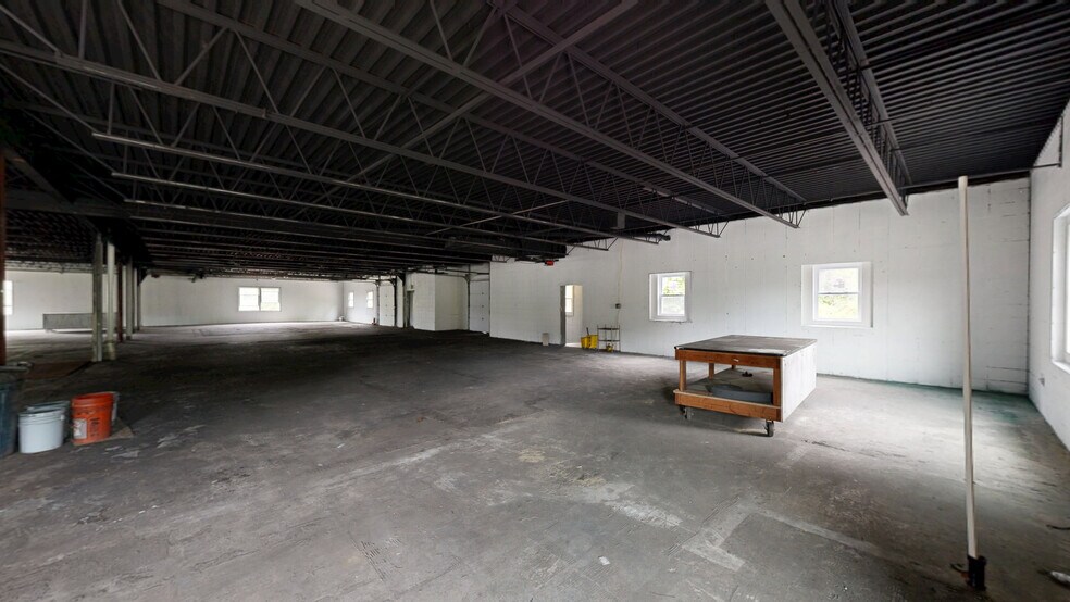 More Photos Of 195 W Newberry Rd, Bloomfield Warehouse For Sale