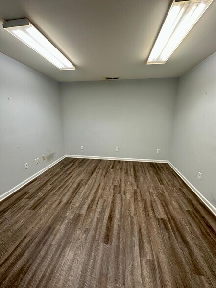 More Photos Of 315 Transport Dr, Cookeville Warehouse For Lease