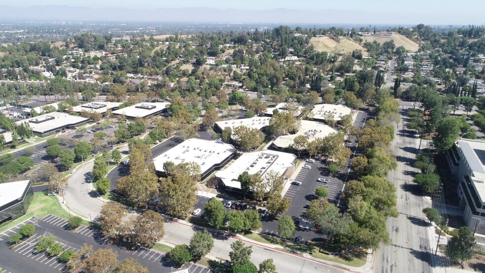 More Photos Of 20971 Warner Center Ln, Woodland Hills Office For Sale