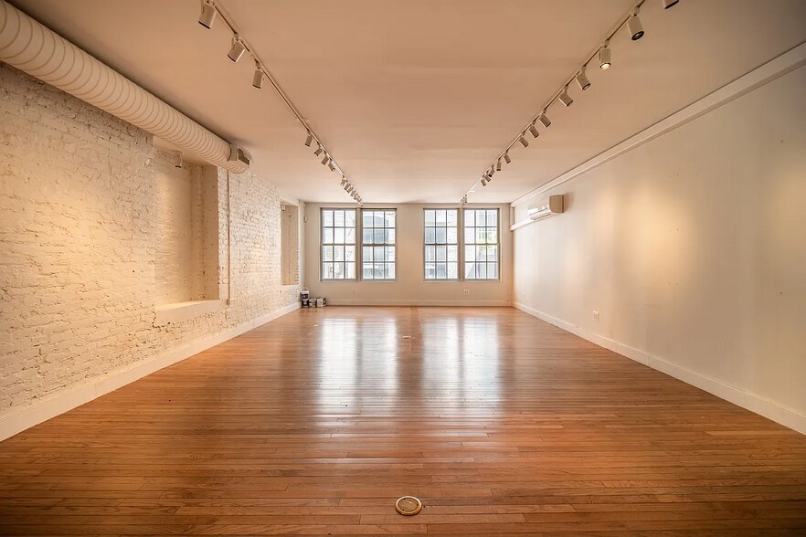 More Photos Of 111 W 17th St, New York Storefront Retail Office For Sale