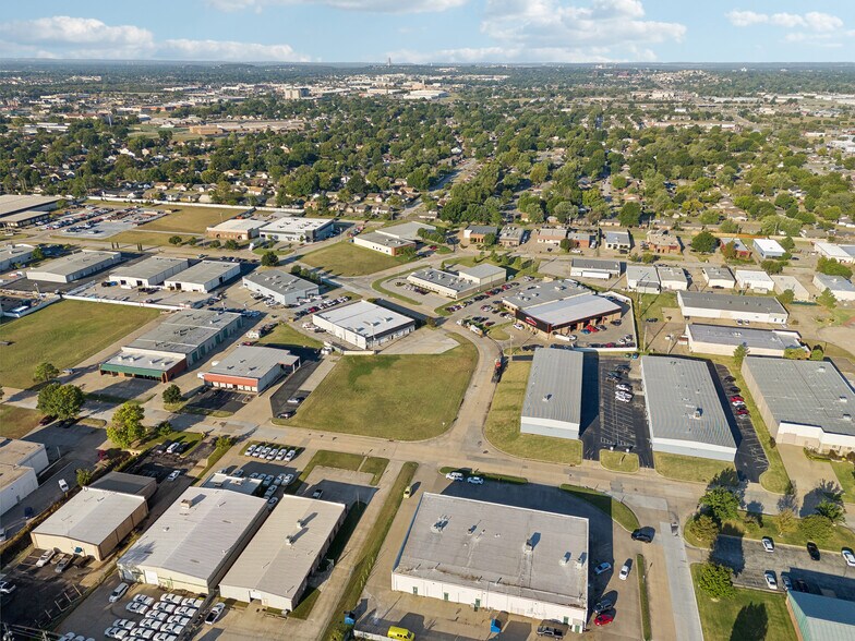More Photos Of 2005 N Yellowood Ave, Broken Arrow Warehouse For Sale