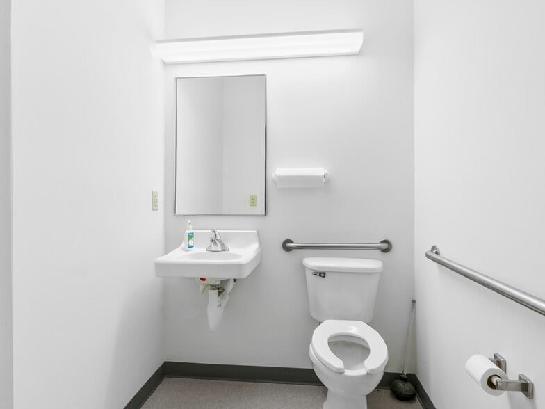 More Photos Of 1070 Tunnel Rd, Asheville Office For Sale