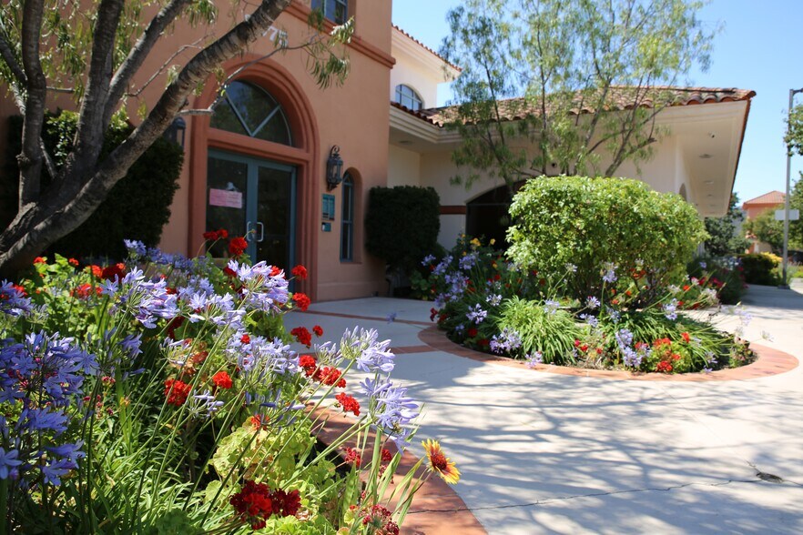 More Photos Of 3055-3095 E Thousand Oaks Blvd, Thousand Oaks Unknown For Lease