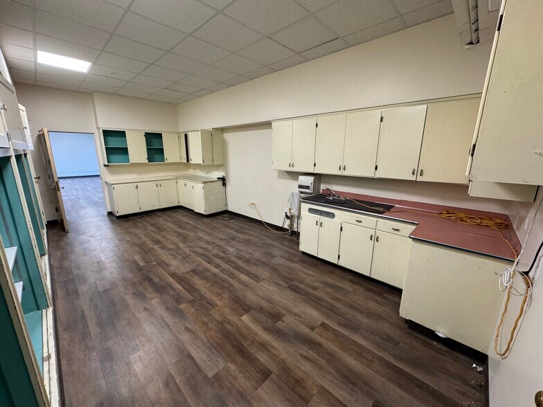 More Photos Of 115 NW State St, Pullman Loft Creative Space For Sale