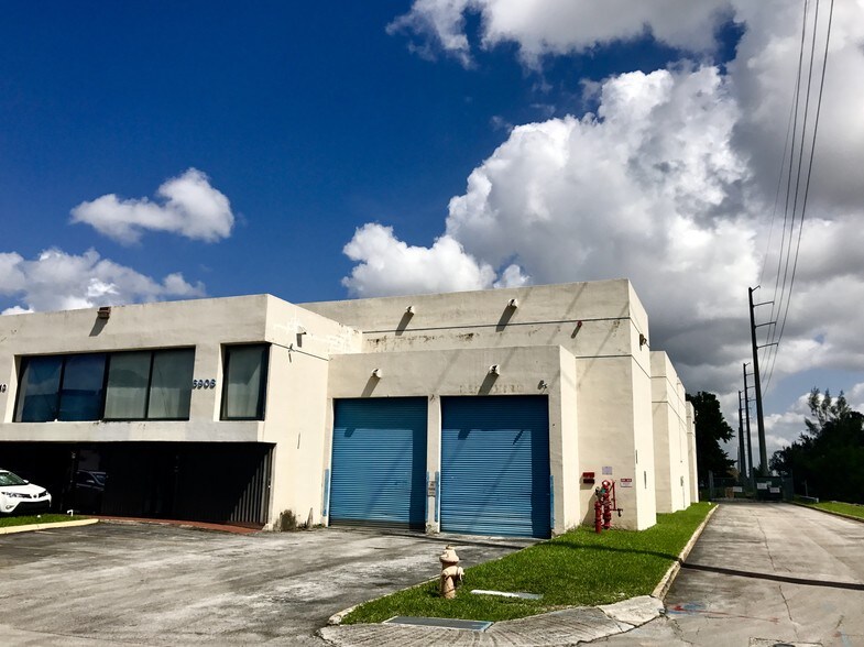Primary Photo Of 6900-6914 NW 50th St, Miami Warehouse For Lease