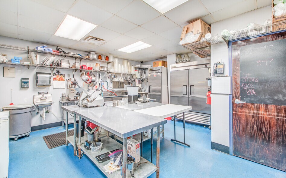 More Photos Of 592-594 N 2nd St, Memphis Freestanding For Sale