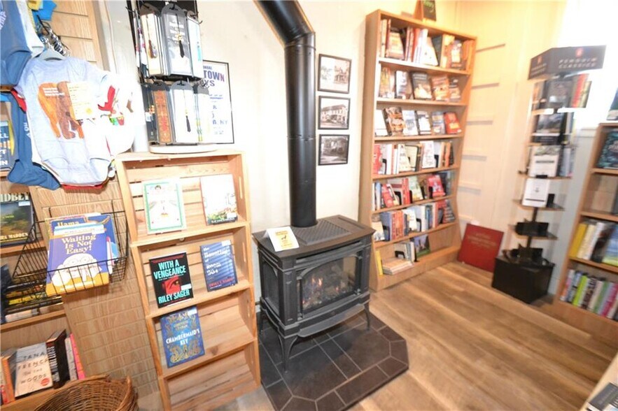 More Photos Of 450 E Main St, Palmyra General Retail For Sale