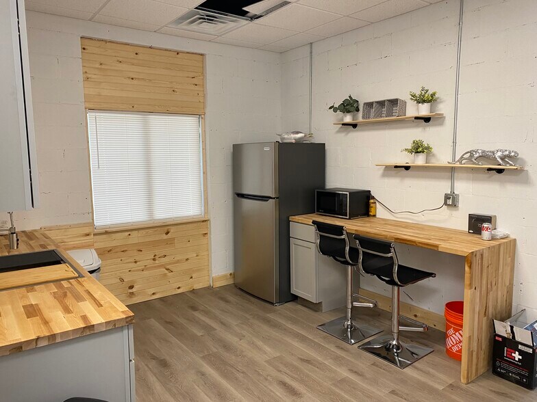 More Photos Of 135 Benning St, Destin Office For Sale