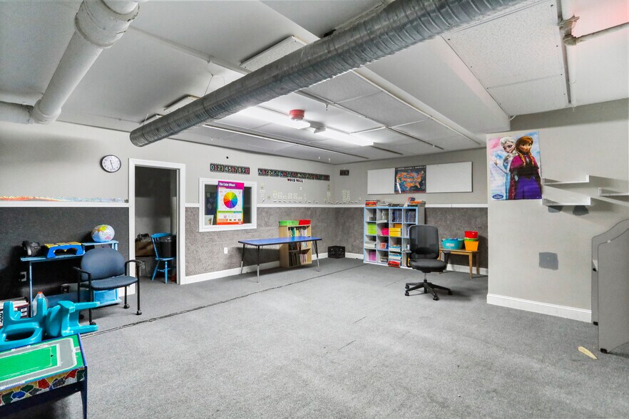 More Photos Of 18-20 W Washington St, Hagerstown Office For Lease