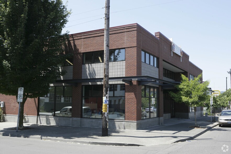 More Photos Of 1636 E Burnside St, Portland Office For Sale