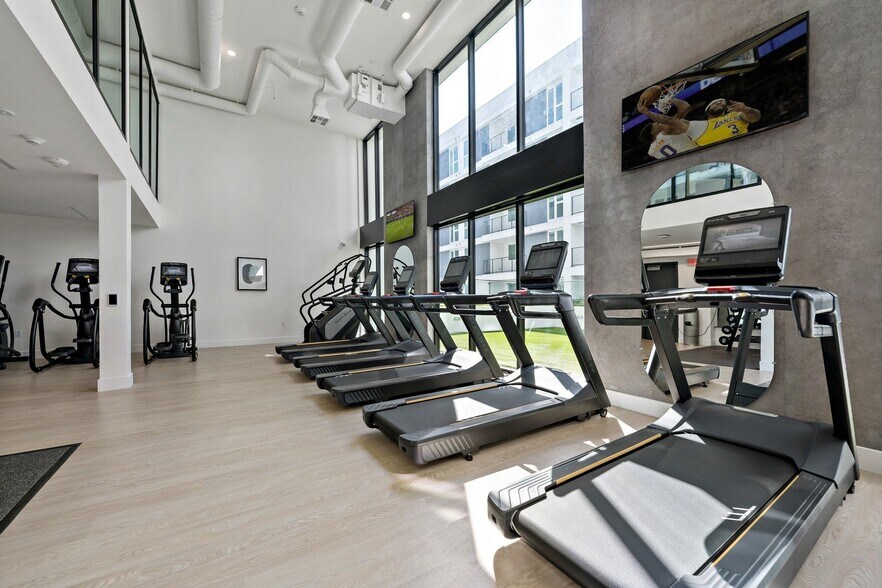 More Photos Of 200 N Vermont Ave, Los Angeles Apartments For Lease