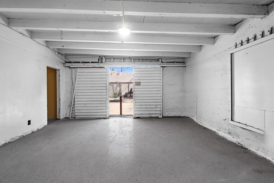 More Photos Of 1418 E Pacific Coast Hwy, Wilmington Office For Lease