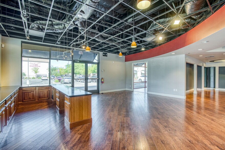 More Photos Of 7075 N West Ave, Fresno Freestanding For Lease