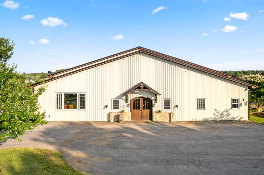 More Photos Of 15158 Berlin Tpke, Purcellville Lodge Meeting Hall For Lease