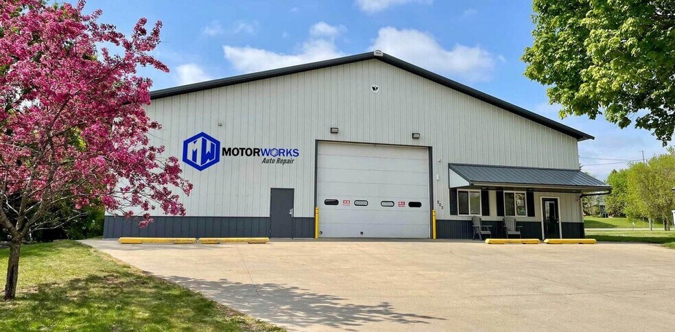 More Photos Of 203 Main St E, Elysian Auto Repair For Sale