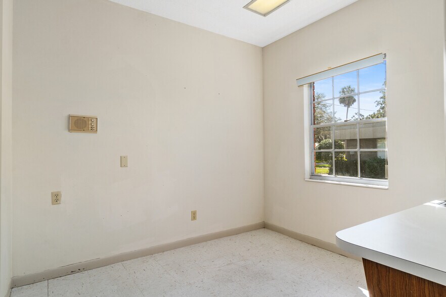More Photos Of 300 S Line Ave, Inverness Medical For Sale