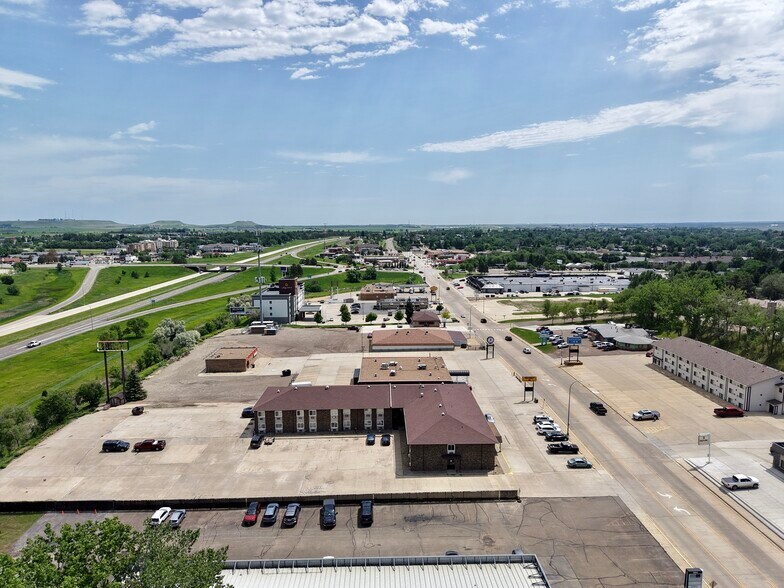 More Photos Of 642 12th St W, Dickinson Hotel For Sale