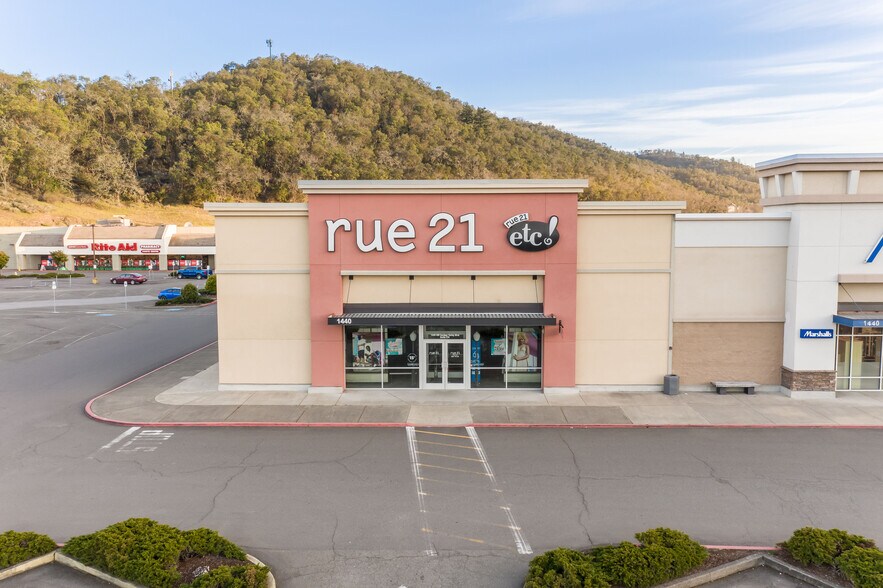 More Photos Of 1444 NW Garden Valley Blvd, Roseburg Unknown For Lease