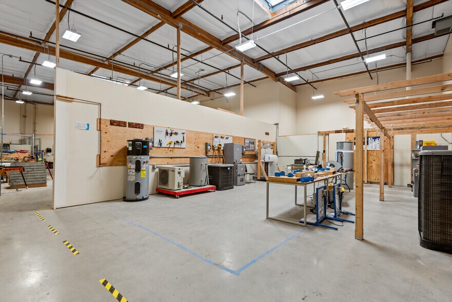 More Photos Of 1741 Fiske Pl, Oxnard Warehouse For Sale