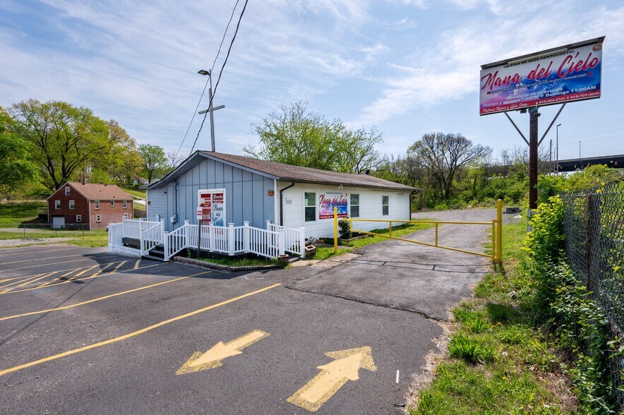 More Photos Of 200 Jupiter Dr, Nashville Flex For Sale