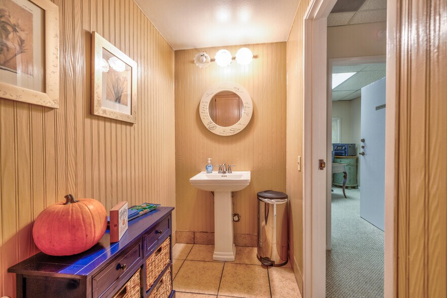 More Photos Of 16336 Whittier Blvd, Whittier Medical For Sale