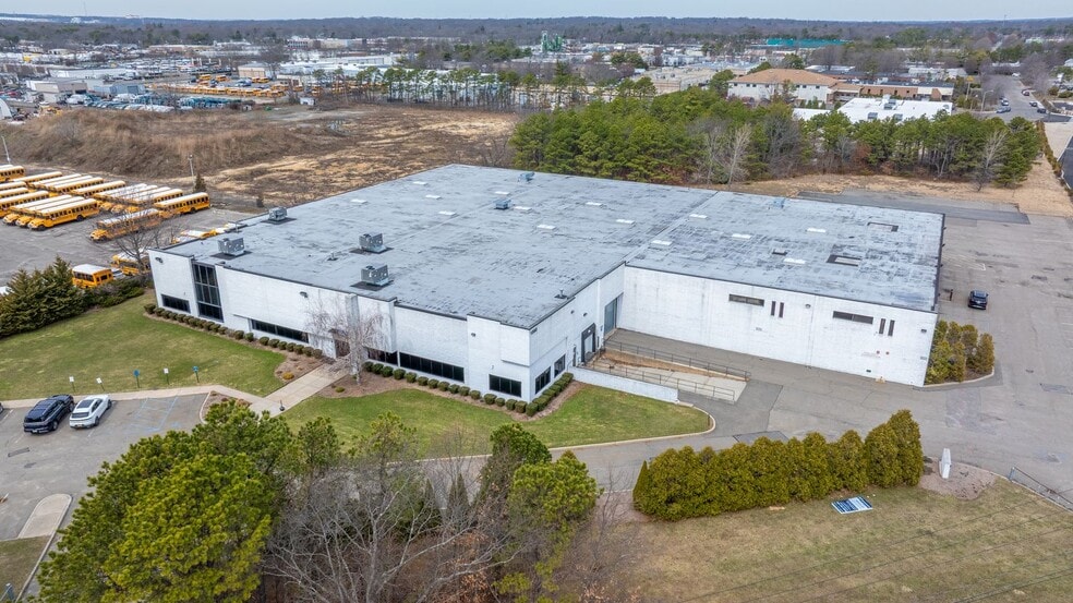 Primary Photo Of 1860 Smithtown Ave, Ronkonkoma Manufacturing For Sale
