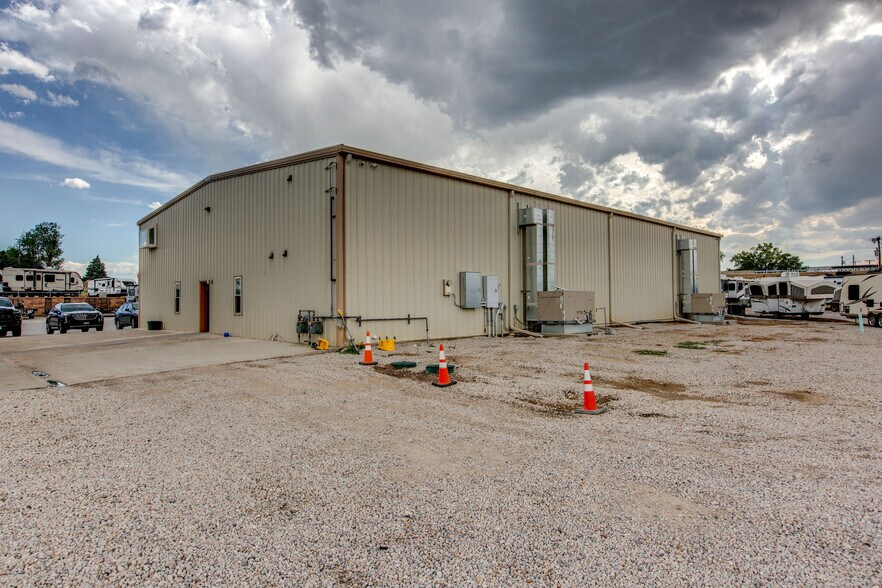 More Photos Of 4081 Camelot Cir, Longmont Showroom For Lease