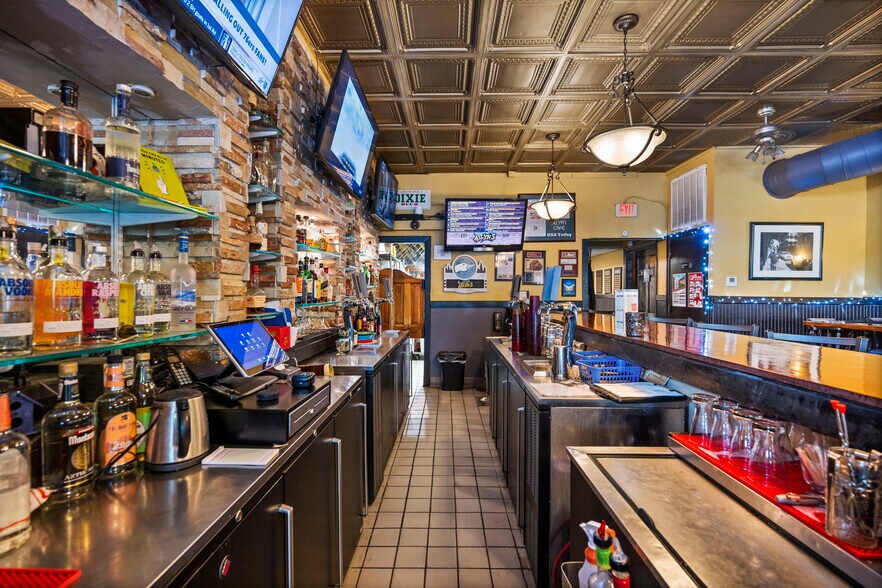 More Photos Of 3538 Columbia Pky, Cincinnati Restaurant For Sale