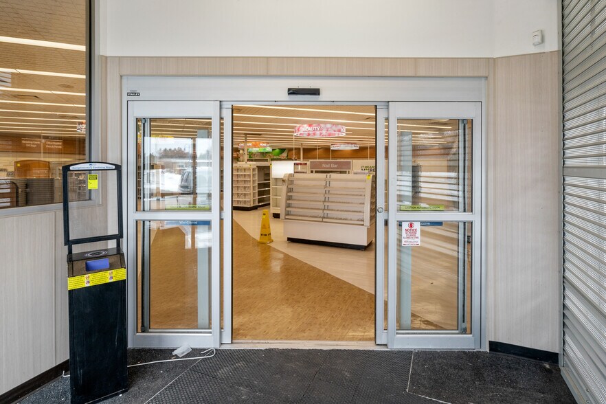 More Photos Of 195 M 66 N, Charlevoix Drugstore For Sale