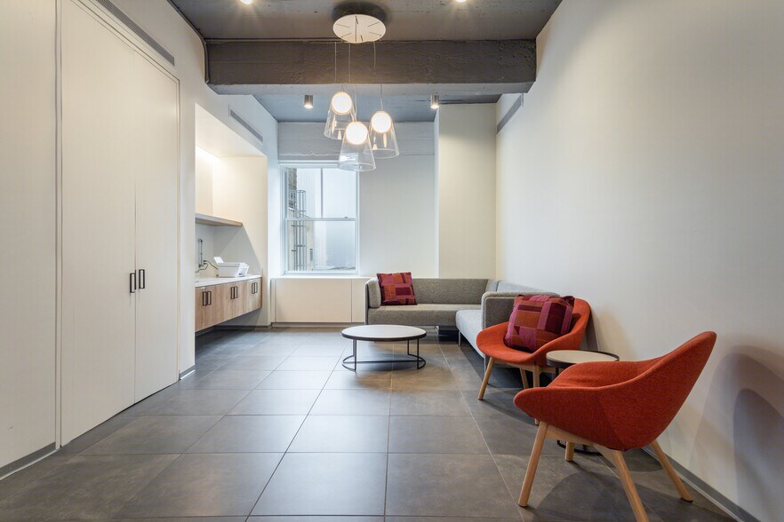 More Photos Of 75 Rockefeller Plaza, New York Office For Sale