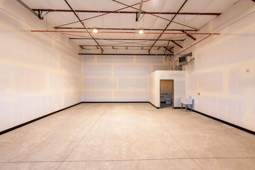 More Photos Of 5170-5176 W Liberator Dr, Kearns Warehouse For Lease