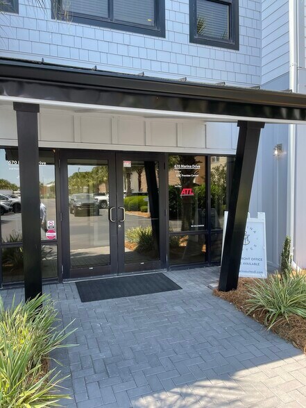 More Photos Of 670 Marina Dr, Charleston Office For Lease