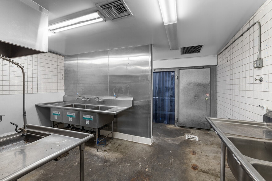 More Photos Of 310-315 S Robertson Blvd, Los Angeles Storefront For Lease